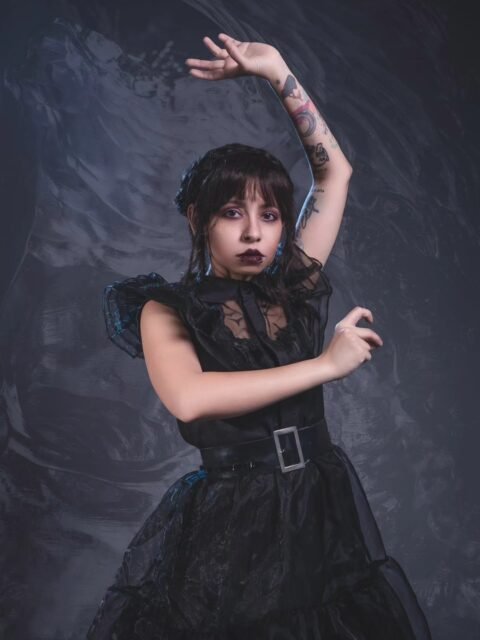 Unas tomas más de esta oscura sesión de @wednesdaynetflix 

☂️ @vampire.blair ☂️ #cosplay #Wednesday

@netflix @netflixlat @jennaortega

@sonyalpha
@godoxmexico
@retouch4.me
@photoshop

#merlina #cosplay #sesion #fotos #estudio #fineart #edit #cosplayedit #jennaortega #goth #gothic #dark #darkphotography #makeup #maquillaje